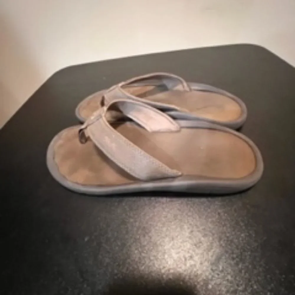 Olukai Ohana size 10 brown flipflop